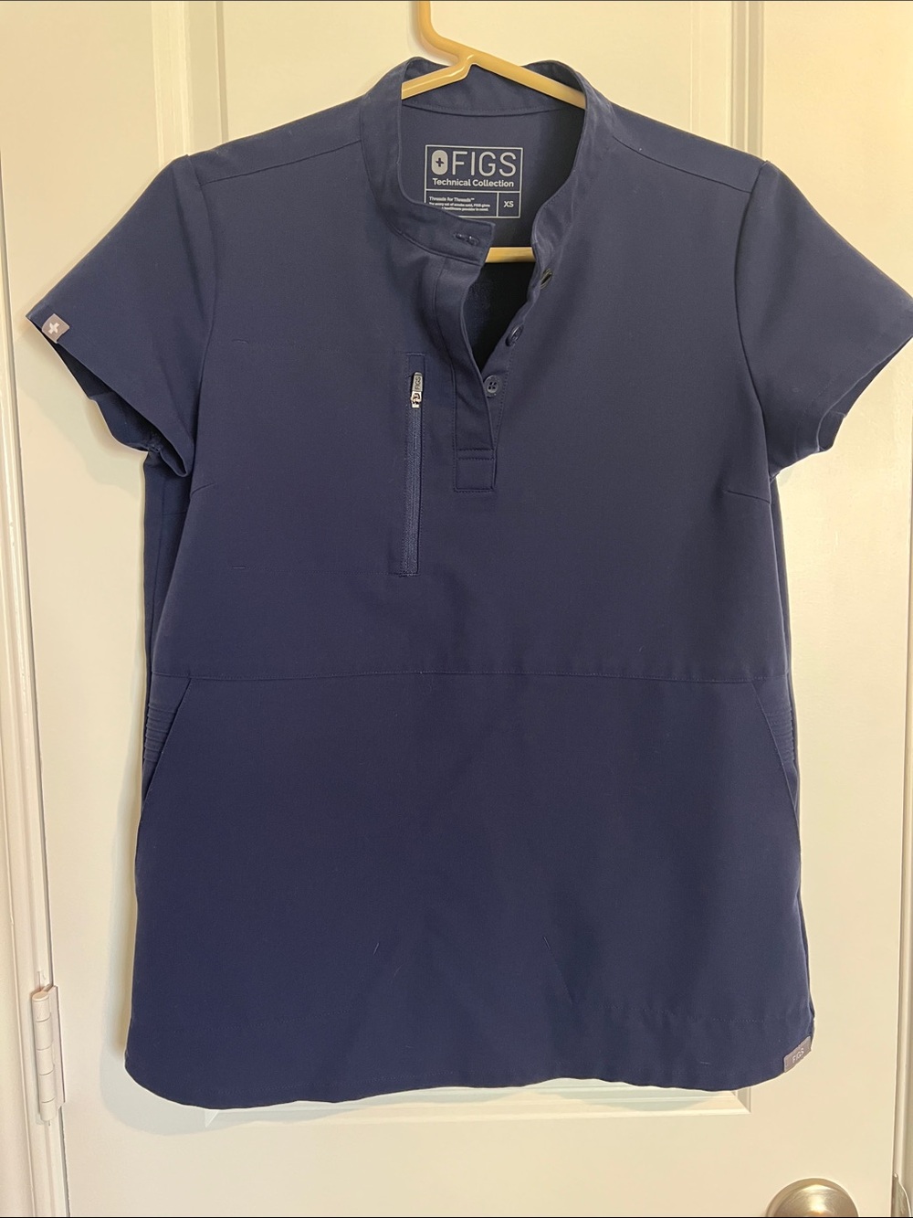 Bundle of Figs Navy Blue Short-Sleeve Medical Scrubs *Read Description* - Picture 4 of 15
